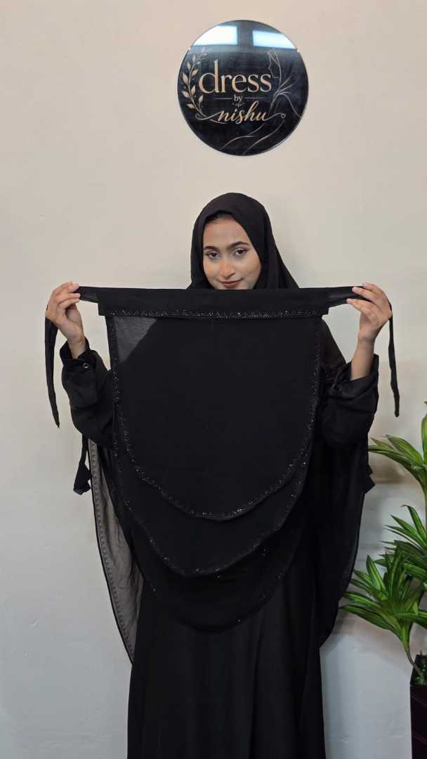New Nurani Hijab (Black Colour Black Stone)
নিউ নূরানি হিজাব
ফেব্রিক্স শিপন জরজেট 
বেলজিয়াম স্টোনের কাজ করা
আলাদা একটি নিকাব পাচ্ছেন সম্পূর্ণ ফ্রি
সামনে লং ৪১, পিছনে ৫২
বডি ফ্রি সাইজ